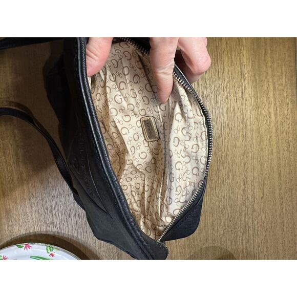 Vintage GUESS Black Leather Crossbody Bag Purse Messenger Silver Tone Hardware - Picture 8 of 10